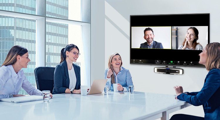 A hybrid meeting with 6 participants with an AVer video bar